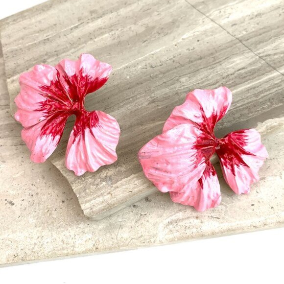 NEW ~ Anthropologie Shashi Una Una Evening Flower Earrings - Picture 3 of 12